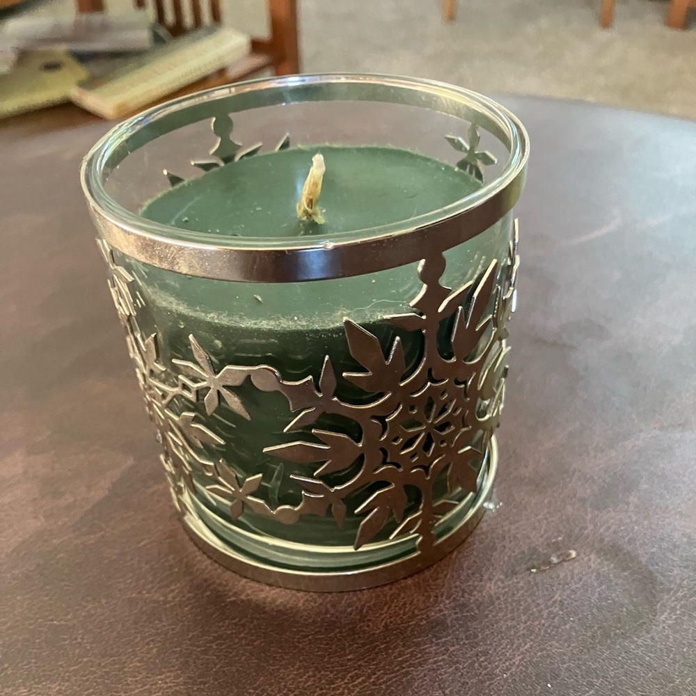 YANKEE Candle Balsam & Cider Scent in snowflake candle holder